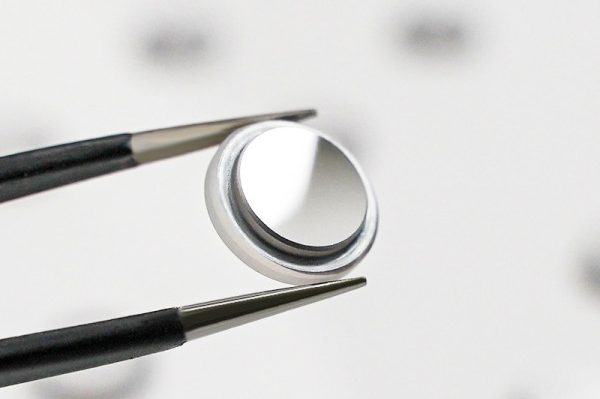 Special-shaped mirror