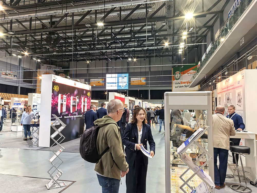 GIAI Photonics staff are explaining optical lenses to customers on site