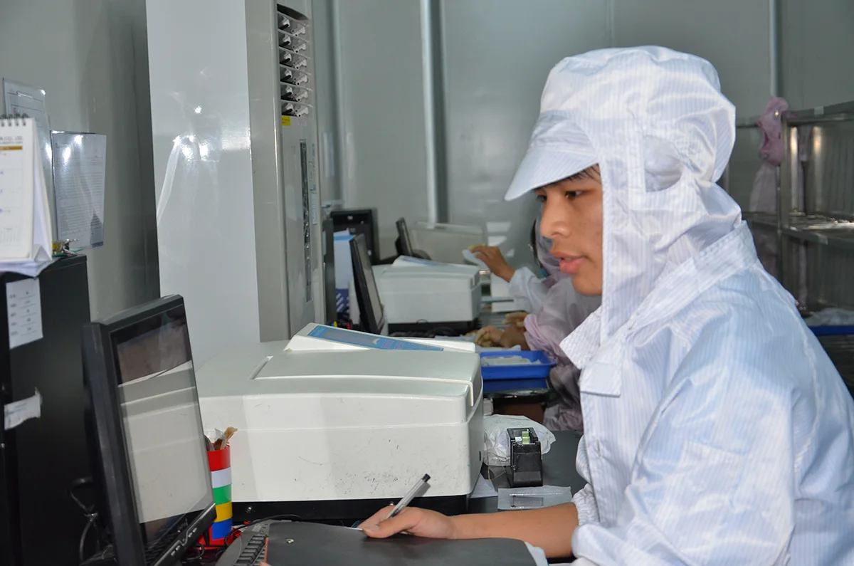 Spectral inspection of optical components at GIAI Photonics