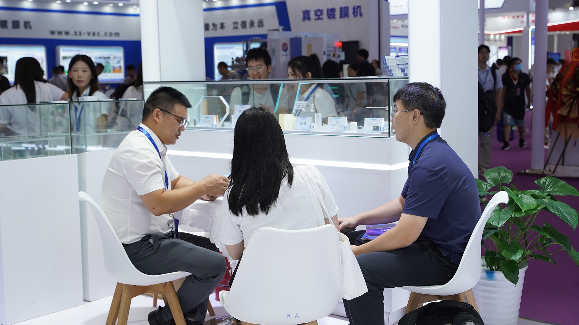 cioe 2026 day 2 giai photonics at booths 1d41 and 7b31 (20)